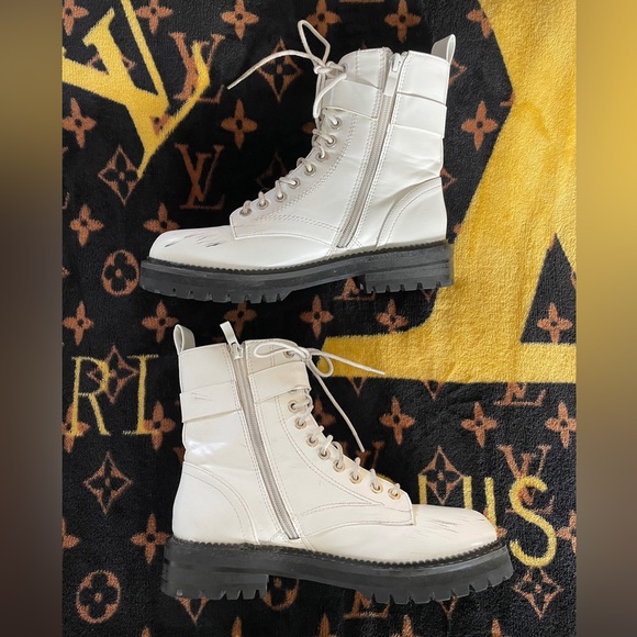 Nasty Gal Boots - Picture 3 of 16